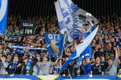 Claudio Lustenberger lässt sich von den Fans feiern. (Bild: Martin Meienberger / Freshfocus, Luzern, 22. Mai 2019)