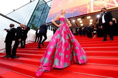 Model Karolina Kurkova May. > Filmpremiere «Once Upon A Time... In Hollywood» (Bild: EPA/IAN LANGSDON)