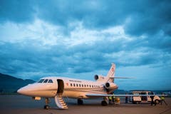 War 2018 das beliebteste Fortbewegungsmittel des Bundesrats in der Luft: der Dassault Falcon 900EX EASy II. (KEYSTONE/Anthony Anex)