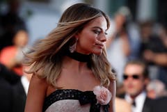 Die australische Schauspielerin Margot Robbie während dem 72. Filmfestival in Cannes. > Filmpremiere «Once Upon A Time ... In Hollywood» (Bild: EPA/IAN LANGSDON)