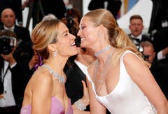 Petra Nemcova (links) Model Toni Garrn. > Filmpremiere «A Hidden Life» (EPA/GUILLAUME HORCAJUELO)