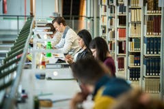 Ruhe, bitte: In der Bibliothek ist kein Mucks zu hören. (Bild: Reto Martin)