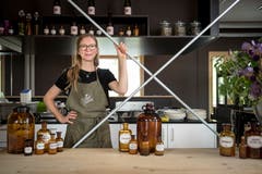 Essen wie im Labor: Anna Liechti im Restaurant «Wilde Möhre». (Bild: Adriana Ortíz Cardozo)