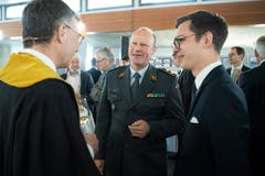 HSG-Rektor Thomas Bieger, Divisionär Willy Brülisauer und Yannik Breitenstein, Präsident der Studentenschaft (v.l.). (Bild: Ralph Ribi)