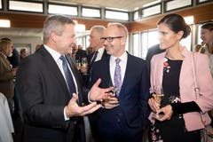 Der Ausserrhoder Regierungsrat Alfred Stricker und der St.Galler Regierungsrat Stefan Kölliker mit Ehefrau. (Bild: Ralph Ribi)