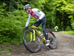 Nino Schurter jagt den Rekord der meisten Weltcupsiege von Julien Absalon. (Bild: KEYSTONE/PETER KLAUNZER)