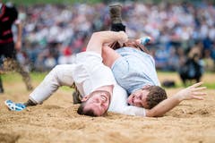 Andi Imhof (links) gegen Armon Orlik im fünften Gang. (Bild: Philipp Schmidli, Oberdorf, 26. Mai 2019)