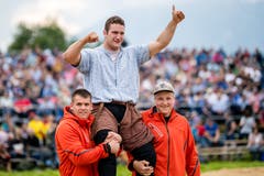 Armon Orlik gewinnt das Ob- und Nidwaldner Kantonalschwingfest in Oberdorf. (Bild: Philipp Schmidli, Oberdorf, 26. Mai 2019)