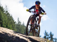 Kate Courtney doppelt in Nove Mesto nach. (Bild: KEYSTONE/GIAN EHRENZELLER)