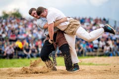 Armon Orlik (links) gegen Matthias Herger im Schlussgang. (Bild: Philipp Schmidli, Oberdorf, 26. Mai 2019)
