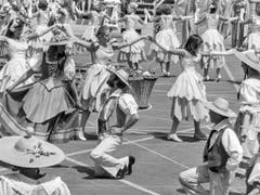 Grosser Tanzreigen am Winzerfest 1977. (Bild: Keystone/STR)