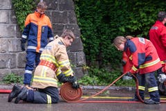 Nach dem Einsatz müssen die Gerätschaften retabliert werden. (Bild: Sascha Erni)