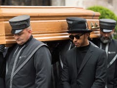 Unter den trauernden Gästen befand sich auch Formel-1-Weltmeister Lewis Hamilton (mit Brille) (Bild: KEYSTONE/EPA/MICHAEL GRUBER)