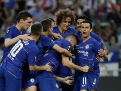 Torschütze Olivier Giroud im Zentrum von Chelseas Torjubel beim 1:0 (Bild: KEYSTONE/AP/LUCA BRUNO)