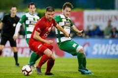 Kriens' Nico Siegrist (rechts) im Duell mit Rapperswils Denis Simani. (Bild: Marc Schumacher / Freshfocus, Rapperswil, 3. Mai 2019)