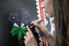 Künstler Waser hat der 17-Jährigen volles Vertrauen geschenkt. (Bild: Pius Amrein, Stans, 2. Mai 2019)