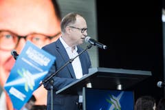 Stadtrat Martin Merki spricht zu den Anwesenden. (Bild: Manuela Jans-Koch/Luzerner Zeitung, Luzern, 30. Mai 2019)