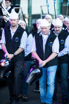 Es wurde auch urschweizerisch «getriichled» auf dem Europaplatz. (Bild: Manuela Jans-Koch/Luzerner Zeitung, Luzern, 30. Mai 2019)
