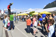 Dieser Auftritt entzückt die Kinder. (Bild: Nadia Schärli/Luzerner Zeitung, 30. Mai 2019)