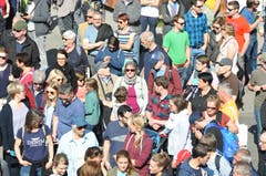 Der Andrang ist gross. Alle warten, bis die Iheimisch endlich ihre Tore öffnet. (Bild: Matthias Piazza, Buochs, 30. Mai 2019)