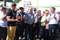 Oskar Schwenk erhält den 8. Unterwaldner Holzchopf-Preis. (Bild: Nadia Schärli/Luzerner Zeitung, 30. Mai 2019)