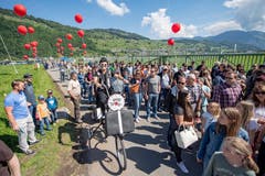 Der Besucheransturm nach der Eröffnung. (Bild: KEYSTONE/Urs Flüeler)