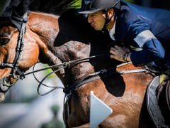 Steve Guerdat gibt im Sattel von Venard alles. (Bild: KEYSTONE/GIAN EHRENZELLER)
