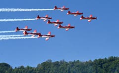 Die wohl meisterwartete Attraktion der «Iheimisch» fand am Himmel statt: Die Flugshow mit gleich neun Piloten des PC-7 Teams der Schweizer Luftwaffe. (Bild: Romano Cuonz Freitag 31. Mai 2019)