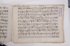 Notenblätter von Johann Christian Bach, dem jüngsten Sohn von Johann Sebastian Bach. Nicht von ihm persönlich geschrieben, sondern von Mönchen aus dem Kloster Einsiedeln kopiert. Sie stammen aus der Zeit von 1782.
