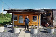 Seit vielen Jahren verkaufen Andreas und Bettina Giger aus Sevelen ihr Gemüse im eigenen Hofladen. Das Provisorium wird in Kürze durch einen Neubau ersetzt.