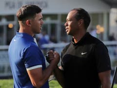 An der US PGA Championship Mitte Mai musste Tiger Woods eine Niederlage einstecken. Hier mit dem nachmaligen Sieger Brooks Koepka (Bild: KEYSTONE/AP/CHARLES KRUPA)