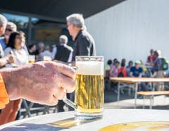 Amriswil TG - Verabschiedung von Stadtpräsident Martin Salvisberg, Feierabendbier mit der Bevölkerung.