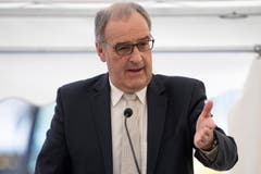 Guy Parmelin (SVP)Der Wirtschaftsminister hat vorgeschlagen, die Schweiz solle der EU eine «Gegenofferte» machen. «Wir müssen das Abkommen nochmals verhandeln », sagte er. (Bild: Peter Schneider/Keystone)