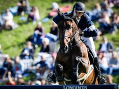 Steve Guerdat und Venard unterwegs zum Grand-Prix-Sieg in St. Gallen. (Bild: KEYSTONE/GIAN EHRENZELLER)