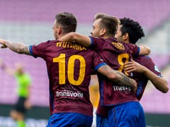 Die Servettiens mit Torschütze Timothé Cognat (Mitte) marschieren Richtung Super League (Bild: KEYSTONE/MARTIAL TREZZINI)