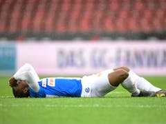 Am Boden: Julien Ngoy ist sich des Ausmasses der Niederlage gegen St. Gallen bewusst (Bild: KEYSTONE/ENNIO LEANZA)