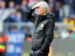 Lucien Favre hat die Derby-Niederlage gegen Schalke verdaut und blickt wieder Richtung Meistertitel (Bild: KEYSTONE/EPA/FRIEDEMANN VOGEL)