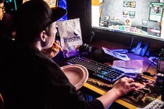 Jeder Teilnehmer erhält ein Konto, über das er übers Intranet Essen und Getränke bestellen kann. Pizza oder Cola werden vom Service an den Platz gebracht. 3000 Bestellungen werden bis Sonntag geliefert. Weitere beeindruckende Zahlen: Es stehen 200 Kilo Chicken Nuggets, 600 Hotdogs, 500 Pizzas und 60 Kilo Sauce bereit.(Bild: Nadia Schärli, Sursee, 3. Mai 2019)