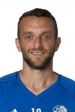 Christian Schneuwly, Offensives Mittelfeld, 3,5: Der Captain ist diesmal weder spielerisch noch kämpferisch ein Vorbild. Spielt einige Fehlpässe, aber auch ein richtiger guter auf Eleke (64.). Muss aber raus. (Bild: Urs Lindt/freshfocus, Luzern, 13. Juli 2018)