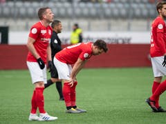 Die in der Liga seit Mitte Februar sieglosen Thuner Cupfinalisten müssen sich aufrappeln (Bild: KEYSTONE/PETER SCHNEIDER)