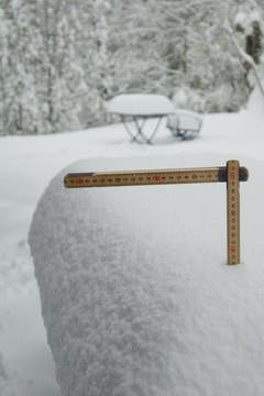 28cm Neuschnee am 5.5.2019 in Trogen. (Bild: Hans Aeschlimann)