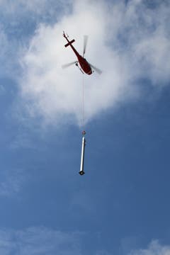 ...Bestimmungsort an der Bahnlinie geflogen. Der Pilot... (Bild: Martin Knoepfel)