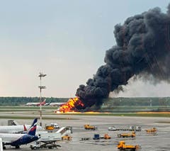 Die Behörden Russlands gehen derzeit der Ursache für das Flugzeugunglück von Moskau am Sonntag nach. (Bild: Riccardo Dalla Francesca via AP)