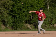 Julien Miron mit perfekter Wurfhaltung beim Infield Training. Bild: Boris Bürgisser (Luzern, 25. April 2019)