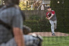 Pitcher Ryan Byrne wirft einen Fastball zum Catcher. Bild: Boris Bürgisser (Luzern, 25. April 2019)