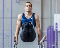 Oliver Müller, TV Hünenberg, am Barren. Impression vom 31. Zuger Getu Cup in der Dreifachturnhalle Ehret in Hünenberg. (Bild: Patrick Hürlimann, Hünenberg, 4. Mai 2019)