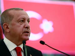 Präsident Recep Tayyip Erdogan hat sich durchgesetzt: Seine Partei hat Ende März das Amt des Bürgermeisters von Istanbul an die oppositionelle CHP verloren und anschliessend Beschwerde gegen die Wahl eingelegt. Diese wird nun wiederholt. (Bild: KEYSTONE/AP Pool Presidential Press Service)