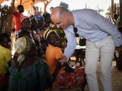 In Kaga-Bandoro hat Alain Berset auf seiner Reise in die Zentralafrikanische Republik ein Lager für Vertriebene besucht. (Bild: KEYSTONE/ANTHONY ANEX)