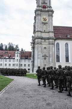 Aufmarsch zur Fahnenzeremonie.