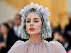 Lucy Boynton an der Met Gala in New York. (Bild: Charles Sykes/Invision/AP)